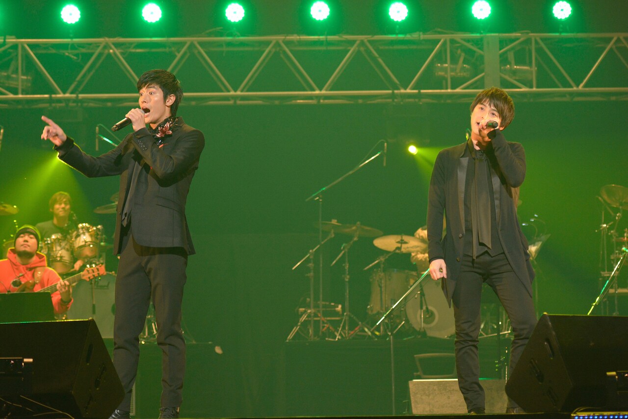 AAA」でポルノ×BEGIN島袋×藤原さくらコラボ、三浦春馬＆小池徹平