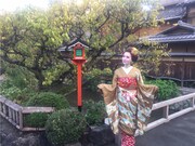 舞妓に変身したMay J.（右）。(c)読売テレビ