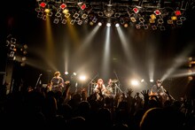 Amelie「Amelie『君が為に鐘は鳴る / さよならバイバイ』Release Tour 2016」東京・TSUTAYA O-WEST公演の様子。（Photo by Junpei Hiyoshi）