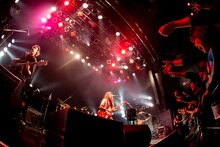 Amelie「Amelie『君が為に鐘は鳴る / さよならバイバイ』Release Tour 2016」東京・TSUTAYA O-WEST公演の様子。（Photo by Junpei Hiyoshi）