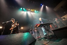 HOWL BE QUIET（撮影：ヤオタケシ）