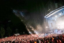 GRANRODEOの日比谷野外大音楽堂公演の様子。(c)フジテレビ