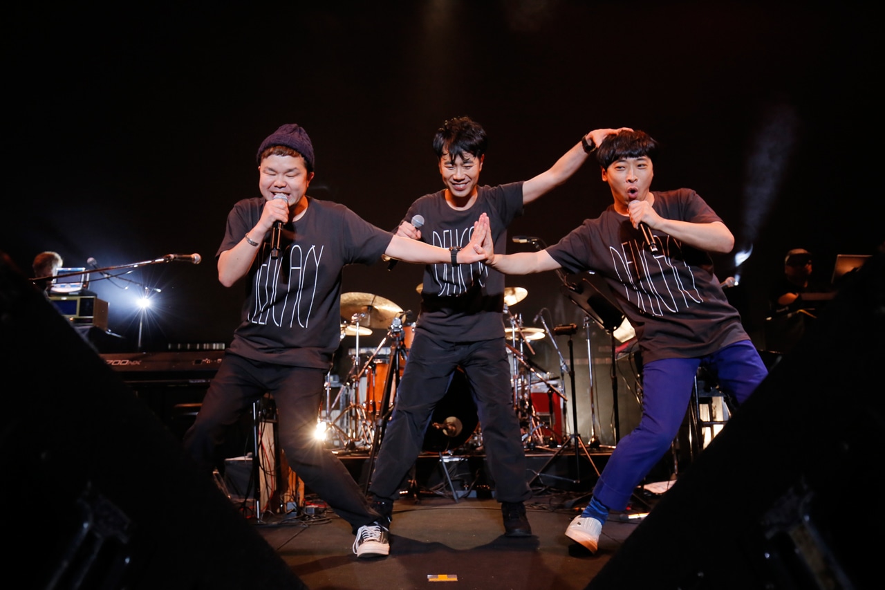 Small Boysのライブの様子。