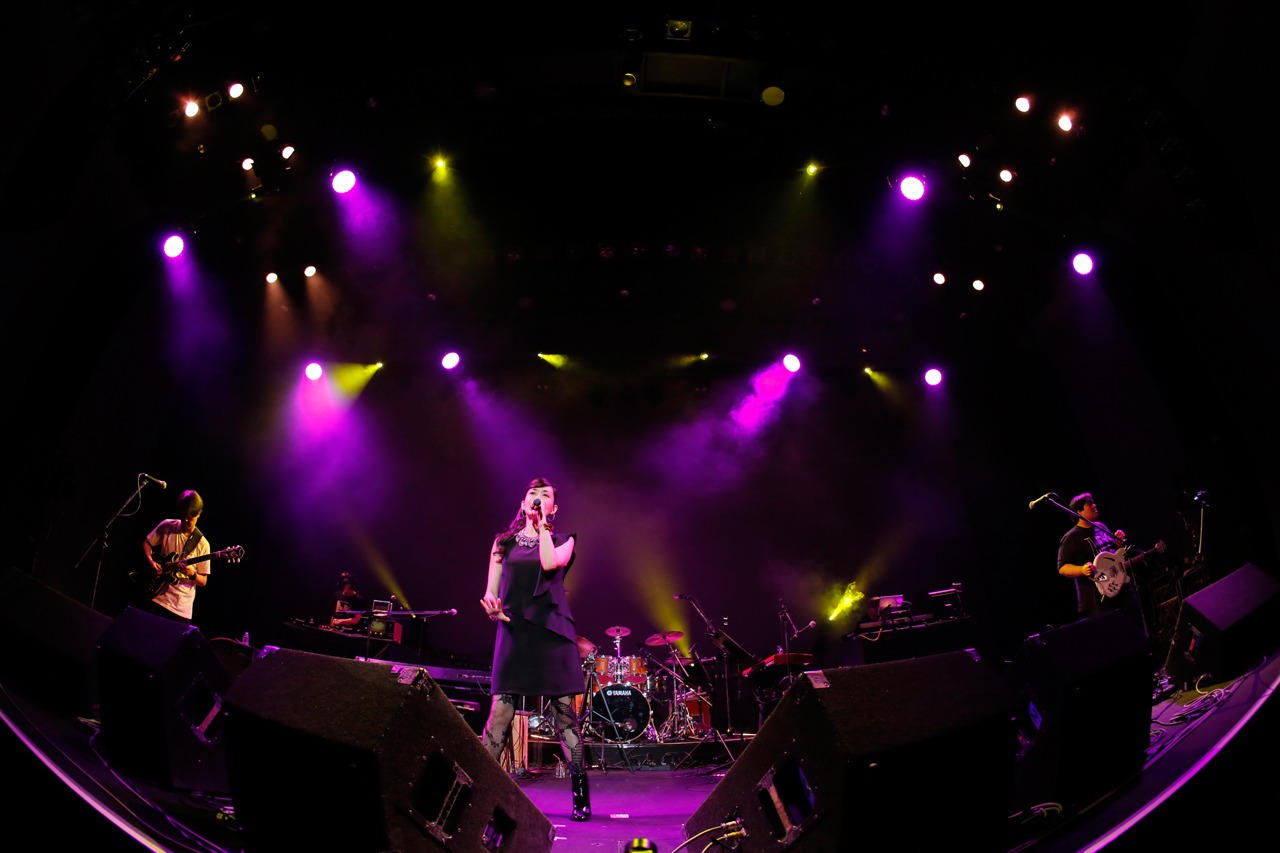 早見優のライブの様子。