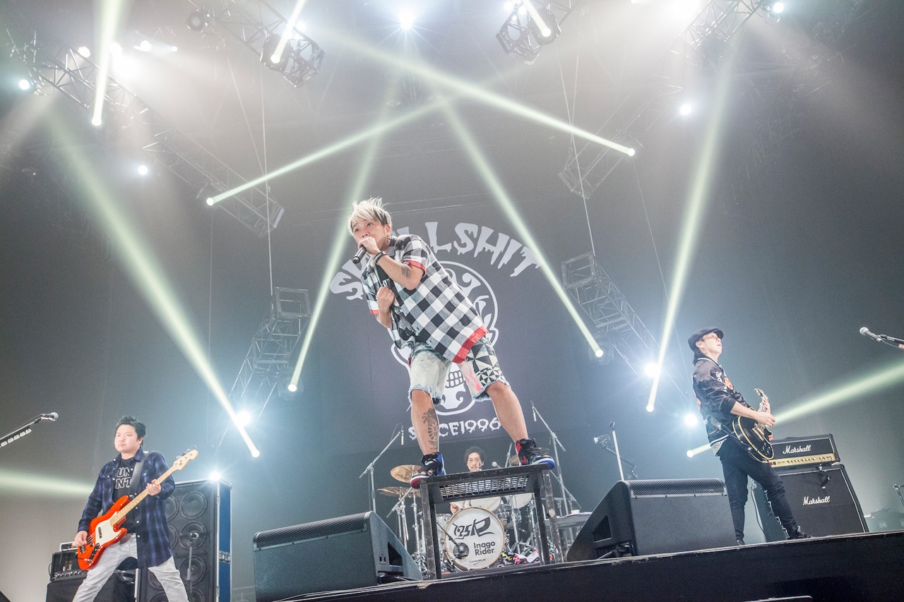 「SKULLSHIT 20th ANNIVERSARY 骸骨祭り」に出演した175R。（写真提供：EMI Records）