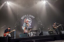 「SKULLSHIT 20th ANNIVERSARY 骸骨祭り」に出演した175R。（写真提供：EMI Records）