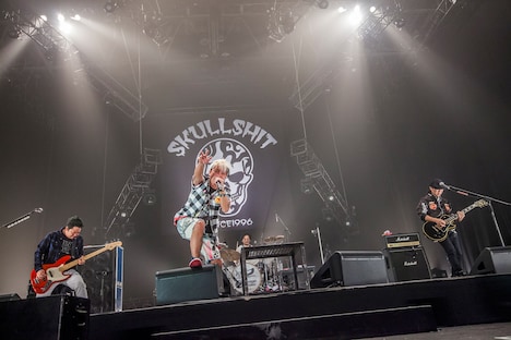 「SKULLSHIT 20th ANNIVERSARY 骸骨祭り」に出演した175R。（写真提供：EMI Records）