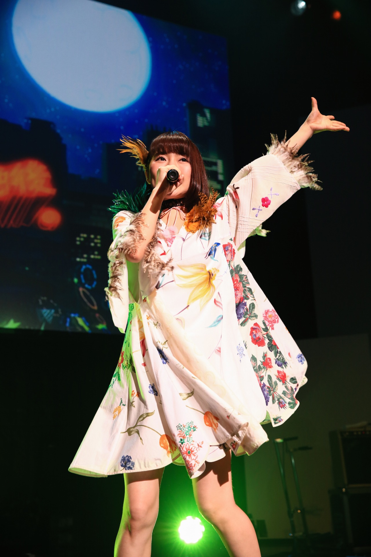 熱唱するタカオユキ（撮影：西原史顕）