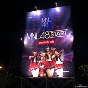 マニラ市内にあるMNL48の街頭広告。(c)Hallohallo Entertainment Inc.