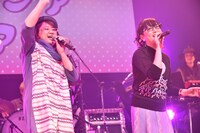 左から久保ミツロウ、能町みね子。（写真提供：Warner Music Japan）