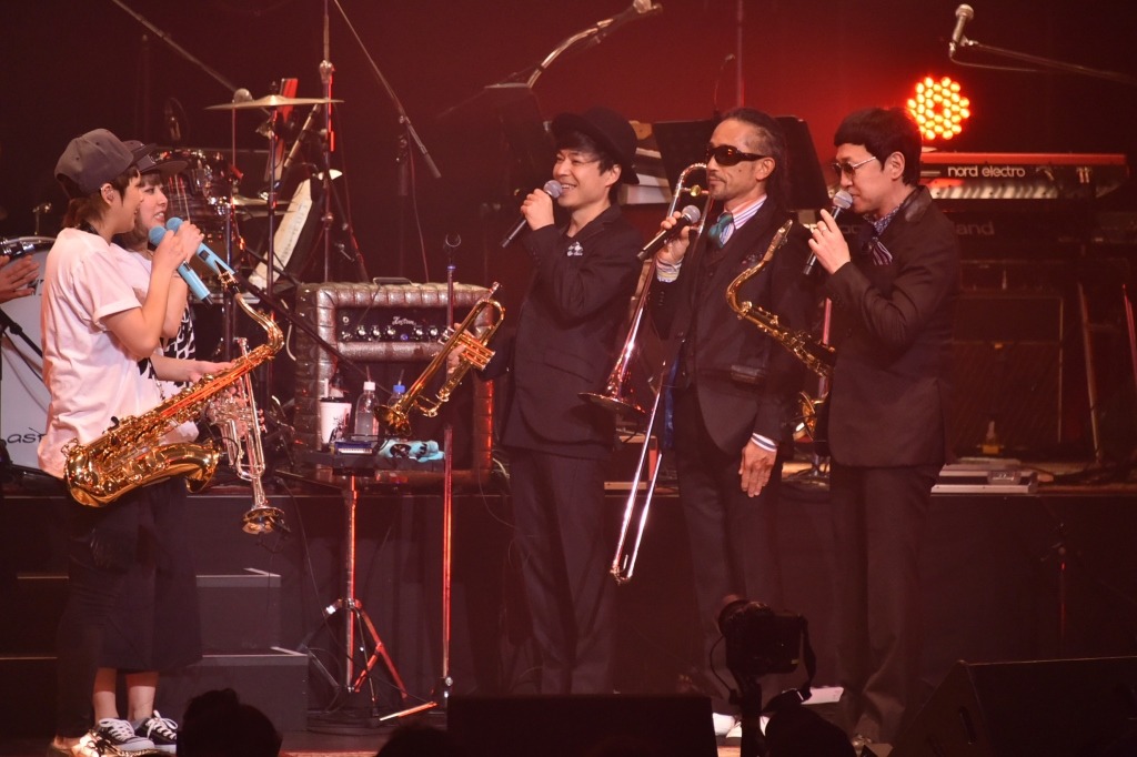 左からNARGO、北原雅彦、GAMO。（写真提供：Warner Music Japan）