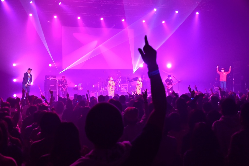 「PUFFY 20th THE FINAL『PAPAPAPA PARTY 2016』」会場の様子。（写真提供：Warner Music Japan）