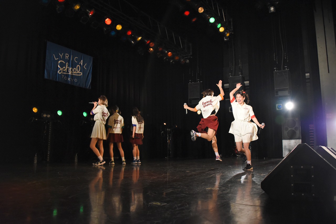 「TOWER RECORDS×CLUB CITTA' presents lyrical schoolスペシャルライブ」の様子。