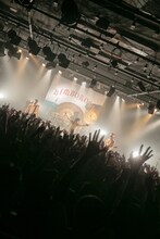「ザ・クロマニヨンズ TOUR BIMBOROLL 2016-2017」東京・LIQUIDROOM公演の様子。（撮影：柴田恵理）