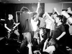 ニーネ×松本敏将＆ハイアーセルフが高円寺で「言い訳太郎」