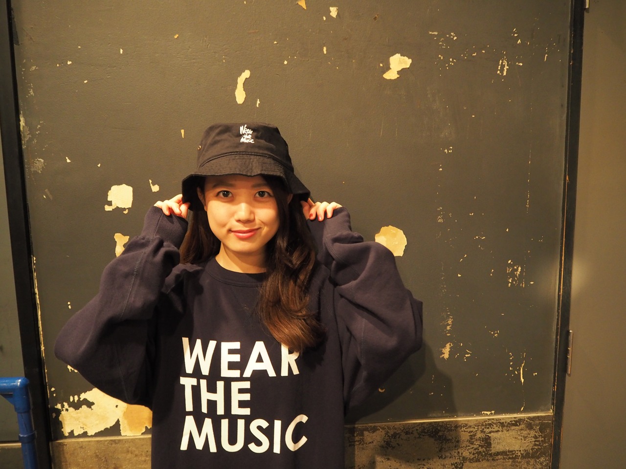 「WEARTHEMUSIC」のアイテムを身に着けたpeppe（Key, Cho）。