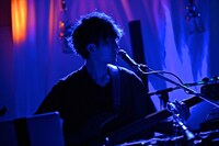 ヤマシタタカヒサ（B, Cho）（撮影：佐藤広理）