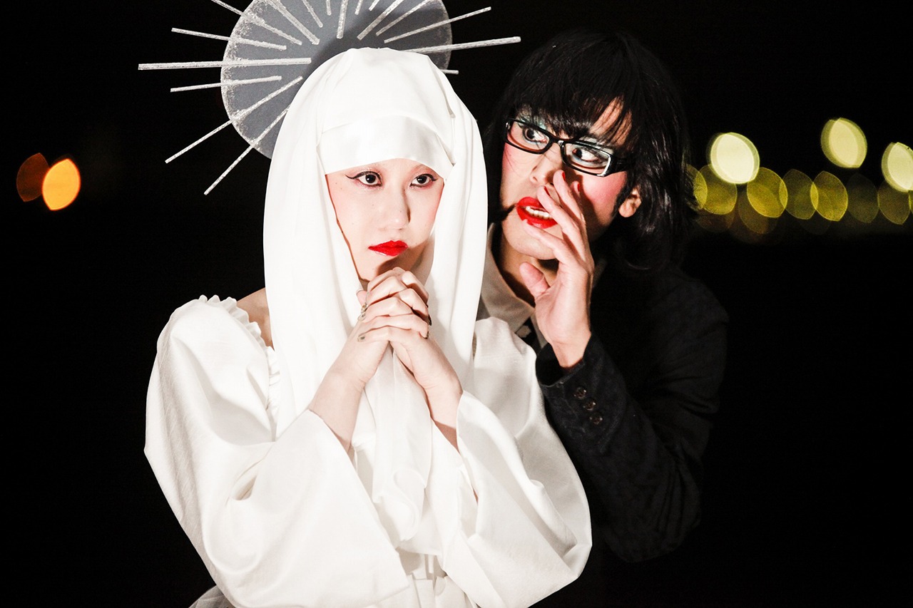 左から浜崎容子（Vo）、松永天馬（Vo）。