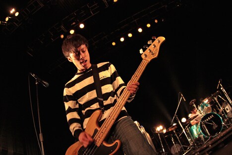 庵原将平（Vo, B / SHANK）（Photo by SARU[SARUYA AYUMI]）