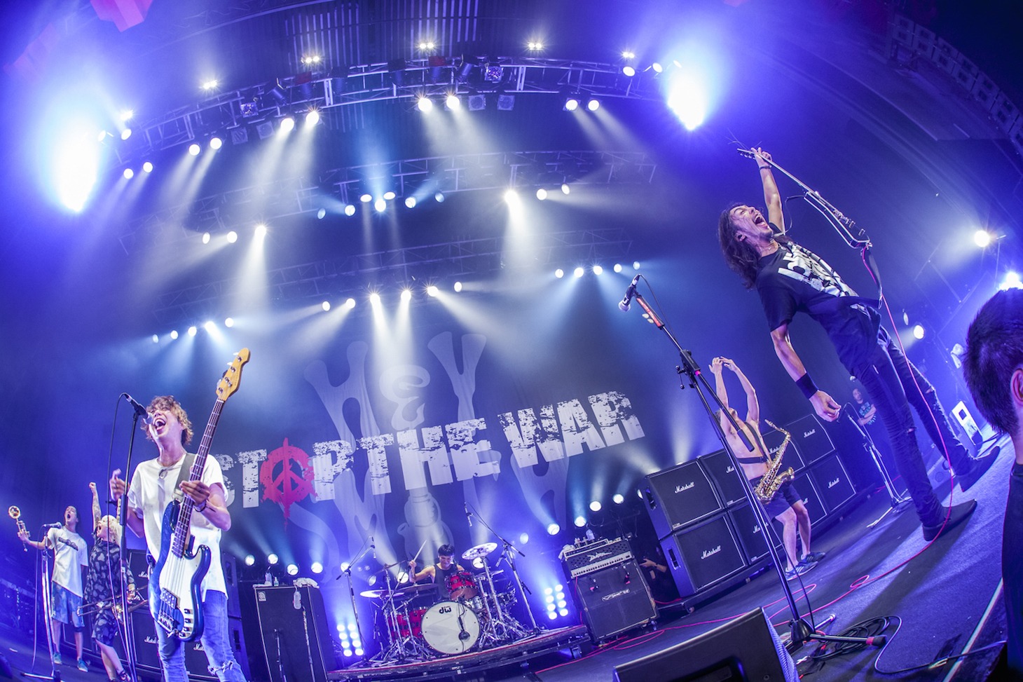 「STOP THE WAR TOUR」東京・新木場STUDIO COAST公演の様子。（Photo by HayachiN）
