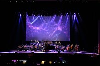 「YOSHIKI CLASSICAL SPECIAL WORLD TOUR 第2弾 -YOSHIKI with オーケストラ-」東京公演の様子。（提供：ウドー音楽事務所）