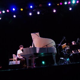 南壽あさ子、東京グローブ座フリーライブで「ここだよ」
