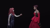 HARUHI「BANQUET」のミュージックビデオのワンシーン。