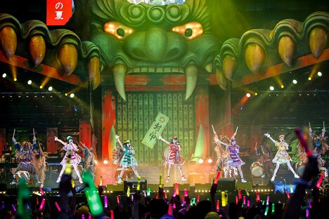 ももいろクローバーZ「桃神祭 2016 ～鬼ヶ島～」の様子。（Photo by HAJIME KAMIIISAKA+Z）