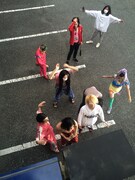 映画「そうして私たちはプールに金魚を、」メイキング写真より、NATURE DANGER GANG。