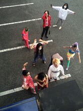 映画「そうして私たちはプールに金魚を、」メイキング写真より、NATURE DANGER GANG。