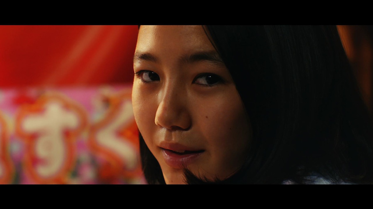 映画「そうして私たちはプールに金魚を、」予告編のワンシーン。