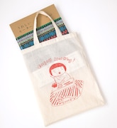 「うれしいセーター」先行販売特典のトートバッグ。