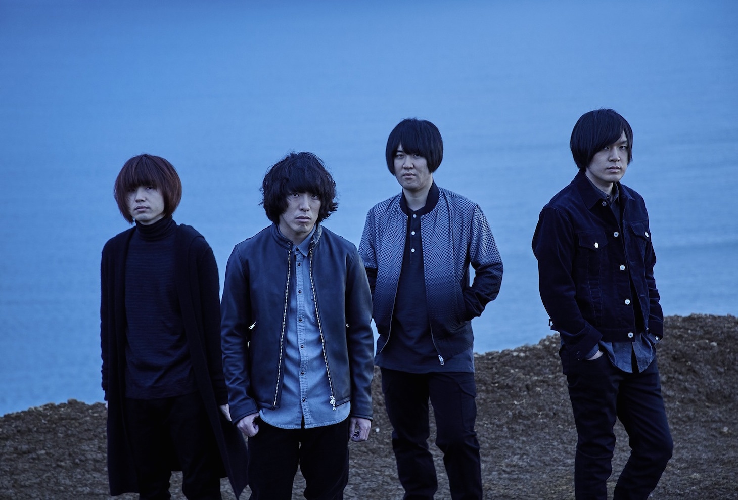 KANA-BOON。一番左が飯田祐馬（B）。