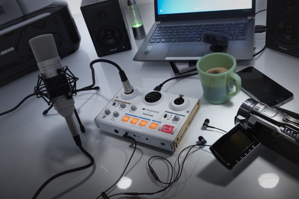 「TASCAM MiNiSTUDIO CREATOR」