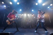 the peggies「宣戦フ告 final（もうすぐクリスマス)～ミクに祈りを、マキコに愛を、ゆうほにお寿司を！！～」東京・渋谷CLUB QUATTRO公演の様子。  （撮影：西田航[WATAROCK]、河邉有実莉[WATAROCK]）