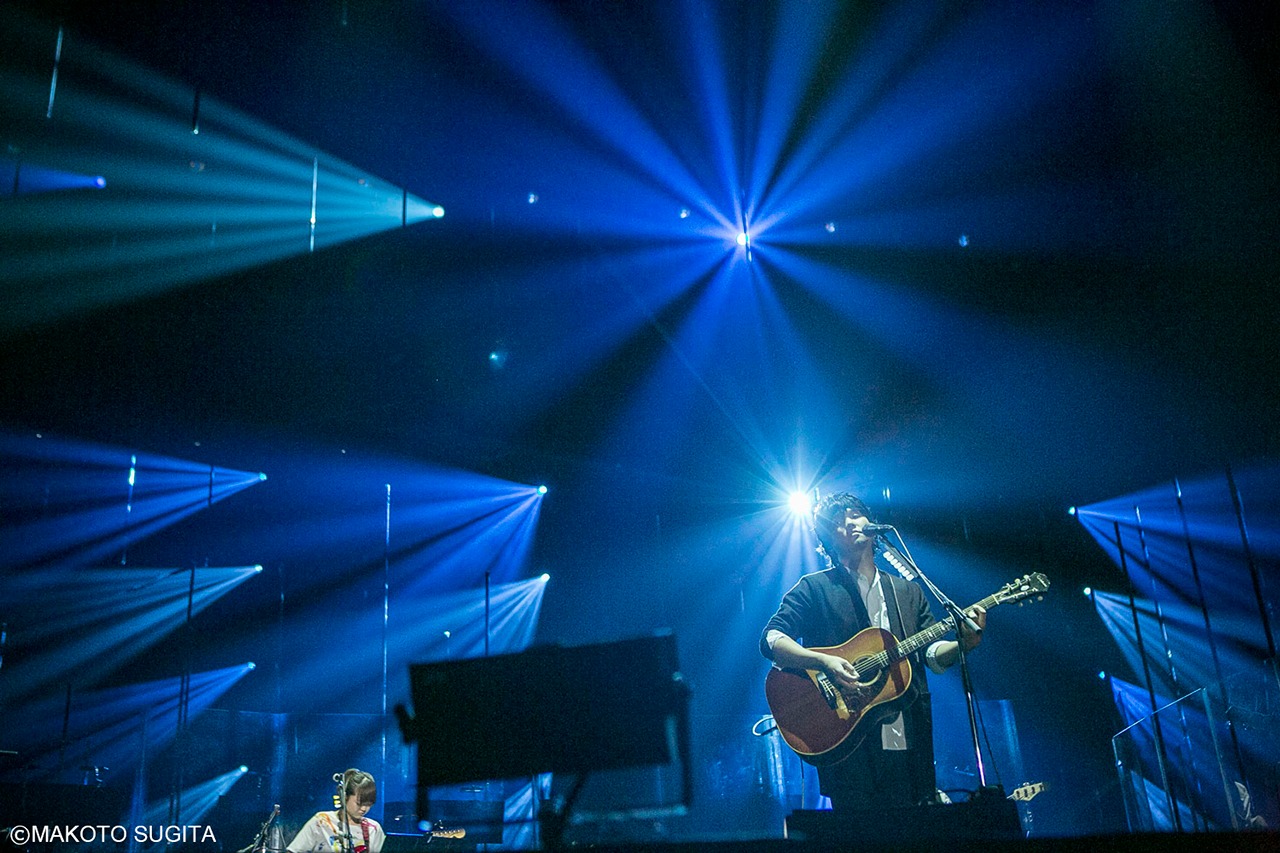 秦基博「HATA MOTOHIRO 10th Anniversary ARENA TOUR "All The Pieces"」大阪・大阪城ホール公演の様子。（撮影：杉田真）