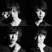 RIDDLE。左下がYuto(Dr)、右上がSho(G)。