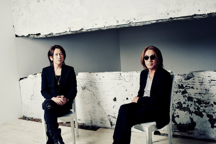 TAKURO（GLAY）と松本孝弘（B'z）。