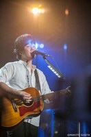 秦基博「HATA MOTOHIRO 10th Anniversary ARENA TOUR "All The Pieces"」大阪・大阪城ホール公演の様子。（撮影：杉田真）