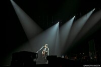 秦基博「HATA MOTOHIRO 10th Anniversary ARENA TOUR "All The Pieces"」大阪・大阪城ホール公演の様子。（撮影：杉田真）