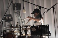 Yuumi（Dr）（撮影：高田真希子）