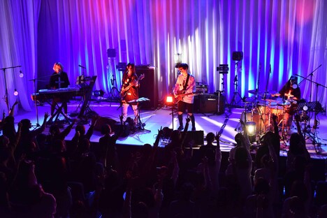 真空ホロウ「真空パック vol.11 -10th(tenacity)anniversary-」の様子。(撮影:高田真希子)