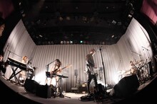 真空ホロウ「真空パック vol.11 -10th(tenacity)anniversary-」の様子。（撮影：高田真希子）