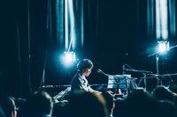 「蓮沼 X 執太」のワンシーン。（撮影：後藤武浩）