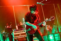 菅波栄純（G）（Photo by Rui Hashimoto[SOUND SHOOTER]）