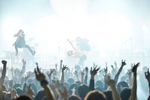 THE BACK HORN「『KYO-MEIホールツアー』～月影のシンフォニー～」東京・中野サンプラザホール公演の様子。（Photo by Rui Hashimoto[SOUND SHOOTER]）