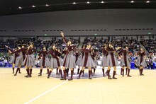 B-LEAGUEハーフタイムショーでライブを披露する欅坂46。（photo by cB-CORSAIRS / T.Osawa）