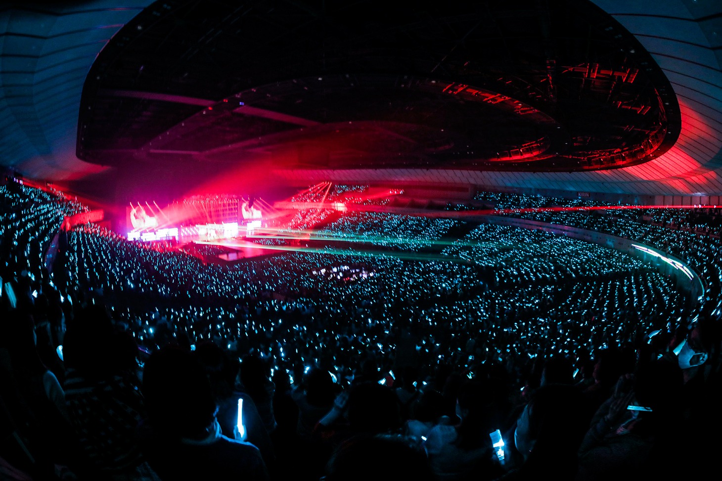 SHINee「SHINee WORLD V」日本公演の様子。（photo by HAJIME KAMIIISAKA）