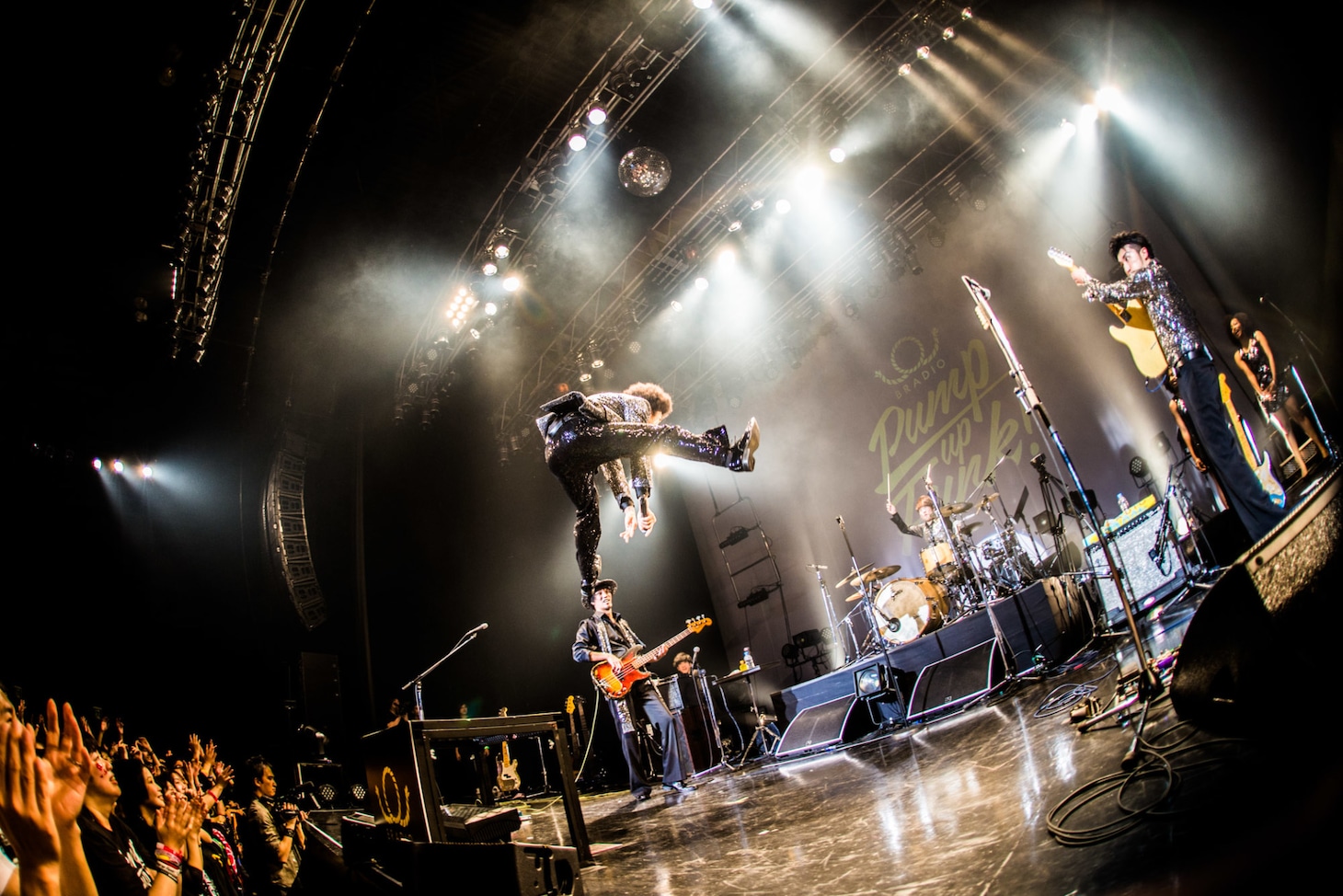 「ファンカジスタツアー2016～PUMP UP FUNK編～」Zepp DiverCity TOKYO公演の様子。（撮影：木場ヨシヒト）