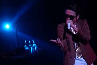 TOC（Hilcrhyme）（写真提供：ユニバーサルミュージック）